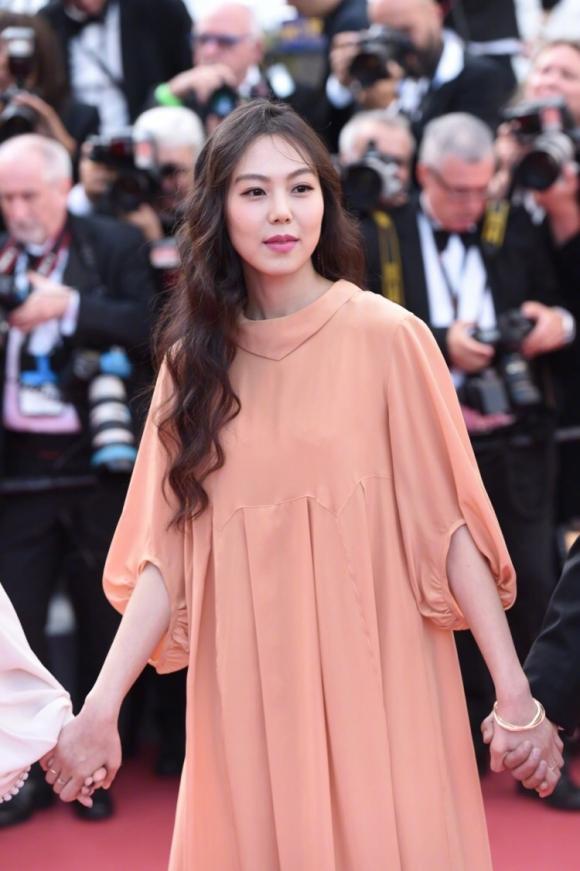 vẻ đẹp của Kim Min Hee,ngôi sao cảnh nóng Kim Min Hee,Kim Min Hee ngoại tình, sao Hàn,thảm đỏ LHP Cannes, sao Hàn