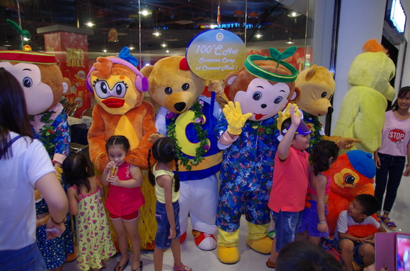 ngày hội du lịch Crescent Mall, Trung tâm thương mại Crescent Mall, Crescent Mall