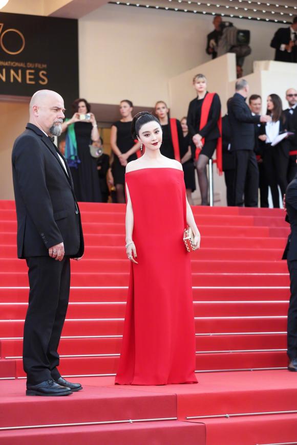 thảm đỏ LHP Cannes,Phạm Băng Băng tại Cannes,Phạm Băng Băng sang trọng,vẻ đẹp cuốn hút của Elle Fanning,Kristen Dunst