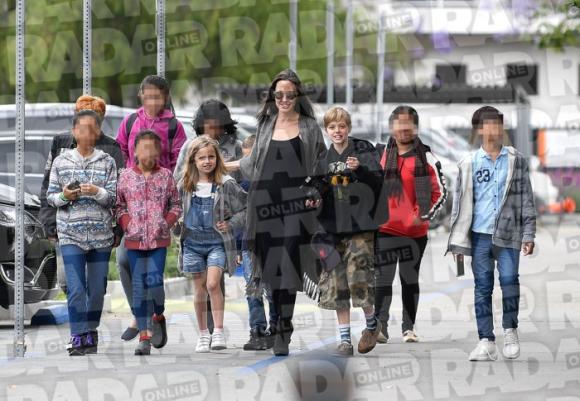 Angelina Jolie, Brad Pitt, sinh nhật Shiloh, gia đình Angelina Jolie 