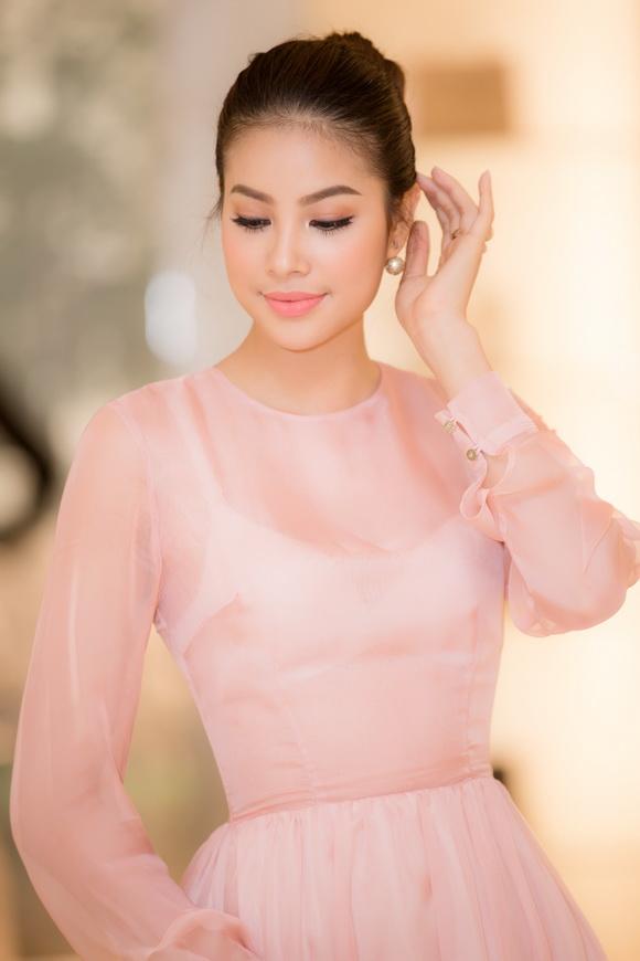 Hoa hậu phạm hương,hoa hậu hoàn vũ việt nam,phạm hương thử trang phục