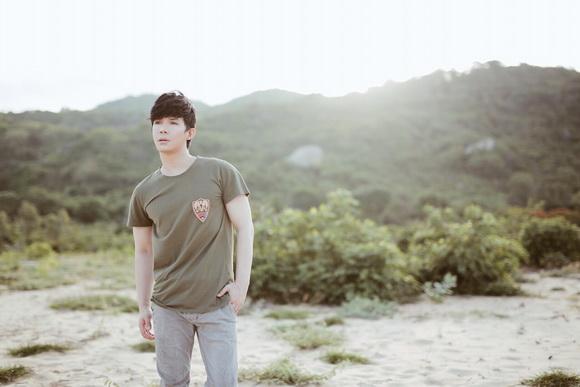 Ca sĩ nathan lee,nathan lee cởi áo,nathan lee phơi mình trước biển