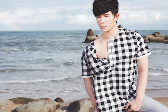 Ca sĩ nathan lee,nathan lee cởi áo,nathan lee phơi mình trước biển