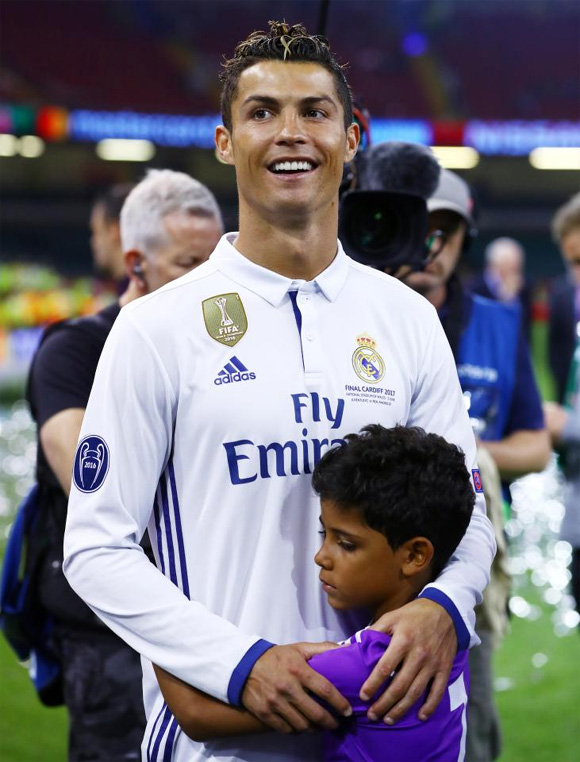 Cristiano Ronaldo, Cristiano Ronaldo nhờ mai thai hộ, con của Cristiano Ronaldo
