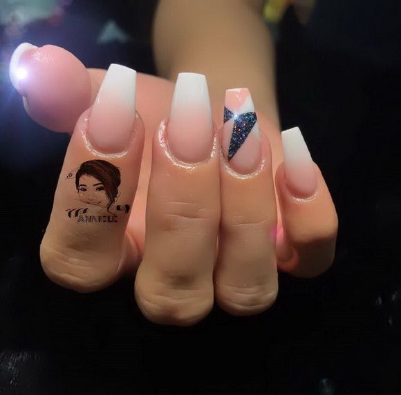 hot-nails-136-8-ngoisao.vn-w580-h572 1 Hot Nails, Làm móng, Làm móng nghệ thuật