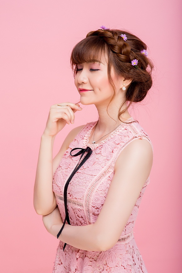 pham-thi-huong-146-6-ngoisao.vn-w580-h870 1 Skinaz, Mỹ phẩm Skinaz, Mỹ phẩm làm đẹp, Làn da trắng hồng