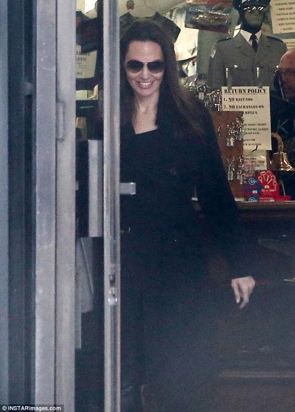 ,nu dien vien Angelina Jolie,Diễn viên Angelina Jolie,Angelina Jolie đưa con đi mua sắm, sao Hollywood