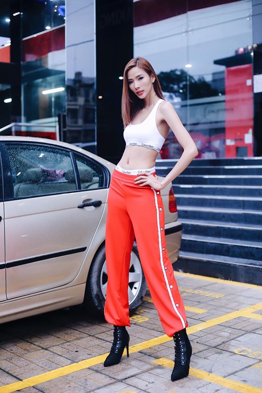 sao việt, hoàng thùy, hoàng thùy tập 3 the face, hlv hoàng thùy đeo giày cao gót, hoàng thùy đeo giày cao gót tập gym