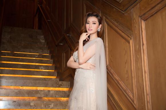 Khánh My, diễn viên Khánh My, Hoa hậu Hoàn vũ Natalie Glebova, sao Việt