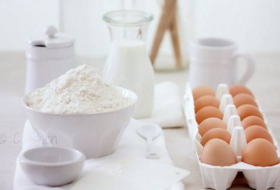 đặt trứng vào gạo, công dụng của gạo, vì sao đặt trứng vào gạo, cách bảo quản trứng