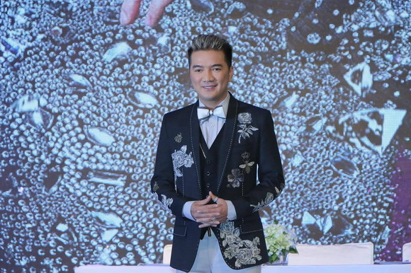 1965022315356725464531231792304535oresize-ngoisao.vn-w580-h386 8 Ca sĩ mr đàm,Hoa hậu Asean,vũ khí bí mật của mr đàm