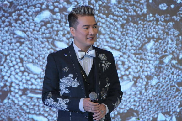 1971880315356725331197911643659735oresize-ngoisao.vn-w580-h386 3 Ca sĩ mr đàm,Hoa hậu Asean,vũ khí bí mật của mr đàm