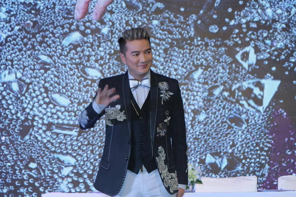 197496531535672543119790954007065oresize-ngoisao.vn-w580-h386 1 Ca sĩ mr đàm,Hoa hậu Asean,vũ khí bí mật của mr đàm