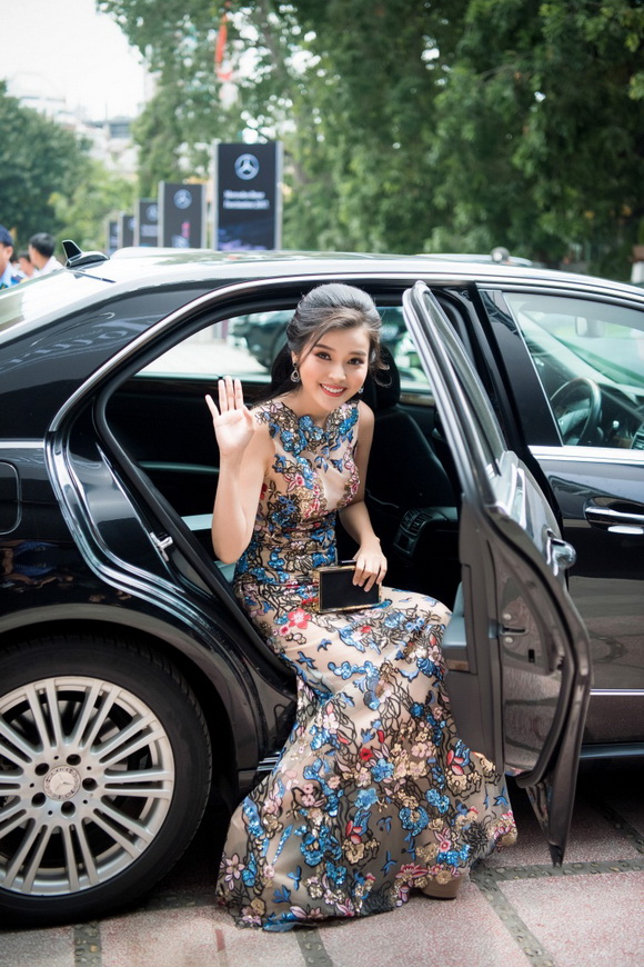Mercedes-Benz Fascination, Lưu Hương Giang, Sao Việt