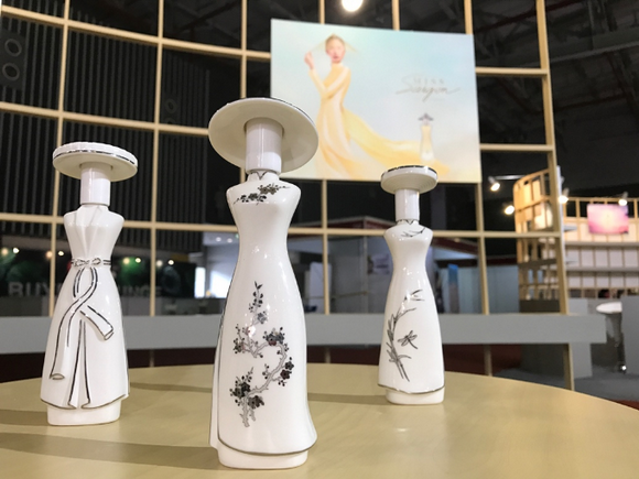 my-pham-sai-gon-147-4-ngoisao.vn-w580-h435 0 Miss Saigon The Essence, Mỹ phẩm Sài Gòn, Nước hoa