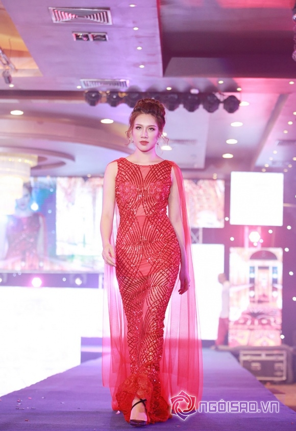 DJ Võ Hoàng Yến, Siêu mẫu Hoàng Yến, Võ Hoàng Yến, Fitness Model 2017, Hoàng Yến trình diễn thời trang