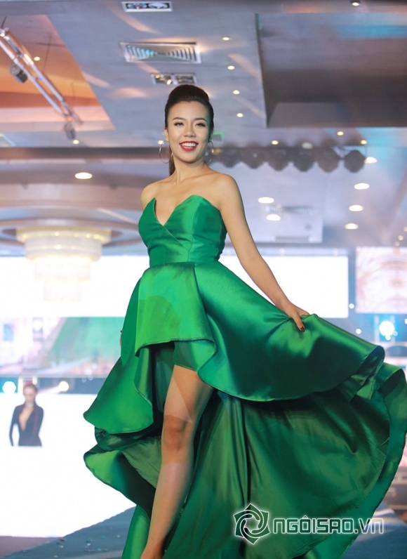 DJ Võ Hoàng Yến, Siêu mẫu Hoàng Yến, Võ Hoàng Yến, Fitness Model 2017, Hoàng Yến trình diễn thời trang