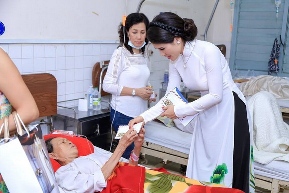 hoang-huong-287-2-ngoisao.vn-w580-h387 8 Hoa khôi doanh nhân 2017, Hoàng Hương, hoa khôi Hoàng Hương, Sao Việt