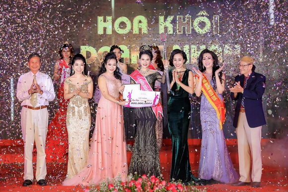 hoang-huong-287-6-ngoisao.vn-w580-h387 4 Hoa khôi doanh nhân 2017, Hoàng Hương, hoa khôi Hoàng Hương, Sao Việt