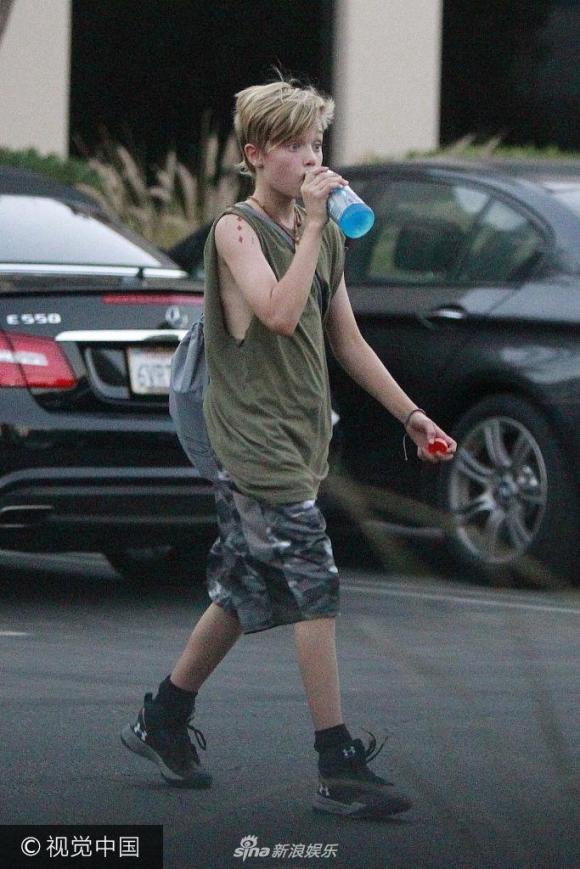 ,Shiloh Jolie Pitt,Shiloh,Con gái Angelina Jolie, phong cách tomboy, sao Hollywood