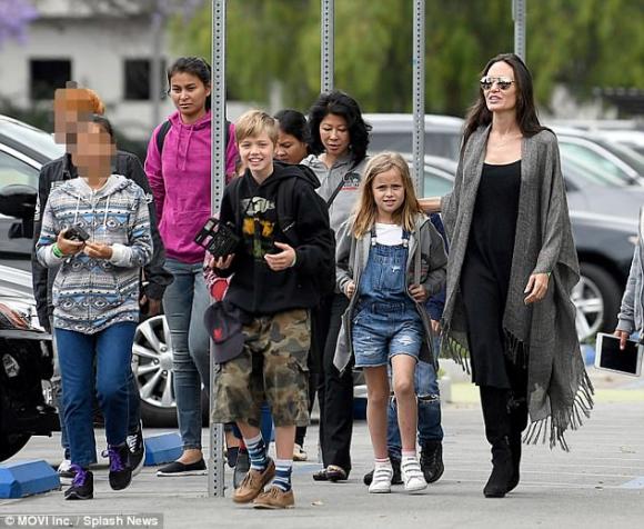 ,Shiloh Jolie Pitt,Shiloh,Con gái Angelina Jolie, phong cách tomboy, sao Hollywood