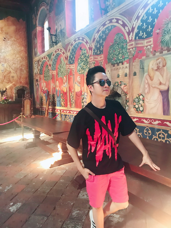 Nhật Tinh Anh, Sao Việt, Lâu đài Castello di Amorosa