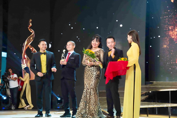 a-khoi-thanh-huong-208-1-ngoisao.vn-w580-h386 25 Á khôi Thanh Hương, Doanh nhân Hồ Thị Thanh Hương, sao việt