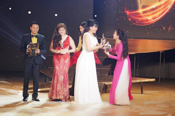 a-khoi-thanh-huong-208-10-ngoisao.vn-w580-h386 16 Á khôi Thanh Hương, Doanh nhân Hồ Thị Thanh Hương, sao việt