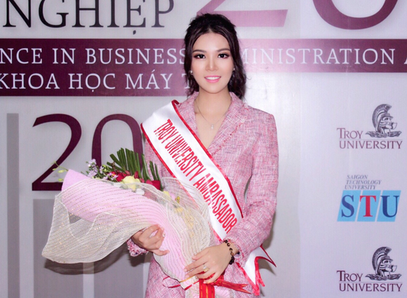 truong-mi-ngoc-218-9-ngoisao.vn-w580-h425 3 Trương Mi Ngọc, Diễn viên Trương Mi Ngọc, Đại sứ đại học Troy Hoa Kỳ, Sao Việt