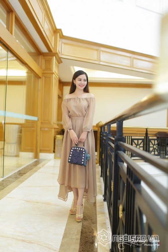 Huyền Sannie, Lương Ngọc Huyền, Huyền Sannie duyên dáng trong tà Áo Dài