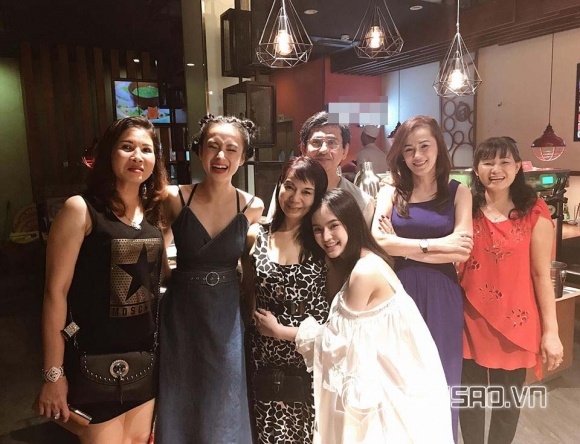 Angela Phương Trinh, Angela Phương Trinh và mẹ, Angela Phương Trinh và em gái, bố của Angela Phương Trinh,chuyện làng sao,sao Việt