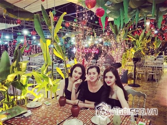 Angela Phương Trinh, Angela Phương Trinh và mẹ, Angela Phương Trinh và em gái, bố của Angela Phương Trinh,chuyện làng sao,sao Việt