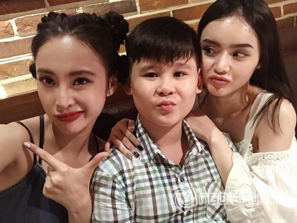 Angela Phương Trinh, Angela Phương Trinh và mẹ, Angela Phương Trinh và em gái, bố của Angela Phương Trinh,chuyện làng sao,sao Việt