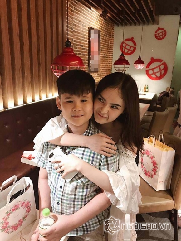 Angela Phương Trinh, Angela Phương Trinh và mẹ, Angela Phương Trinh và em gái, bố của Angela Phương Trinh,chuyện làng sao,sao Việt