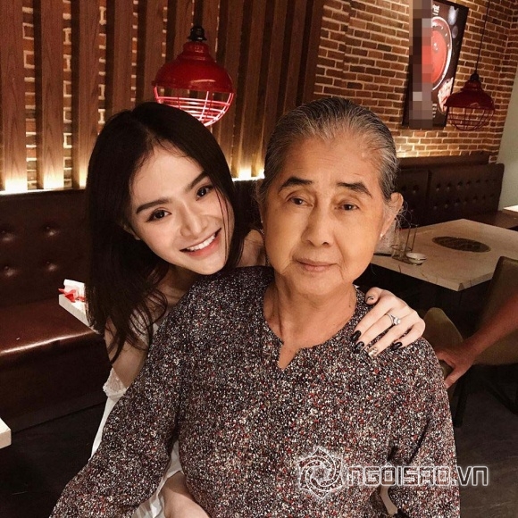 Angela Phương Trinh, Angela Phương Trinh và mẹ, Angela Phương Trinh và em gái, bố của Angela Phương Trinh,chuyện làng sao,sao Việt