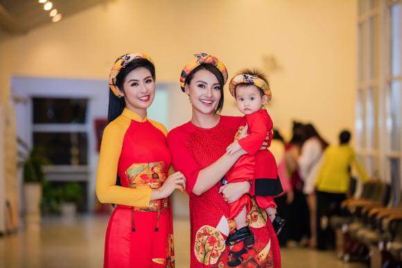 Người mẫu hồng quế,con gái hồng quế,hoa hậu ngọc hân,thời trang sao,sao Việt