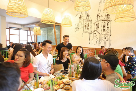 dam-vinh-hung-298-8-ngoisao.vn-w580-h387 0 ẩm thực Sài Thành, Đàm Vĩnh Hưng, Sao việt