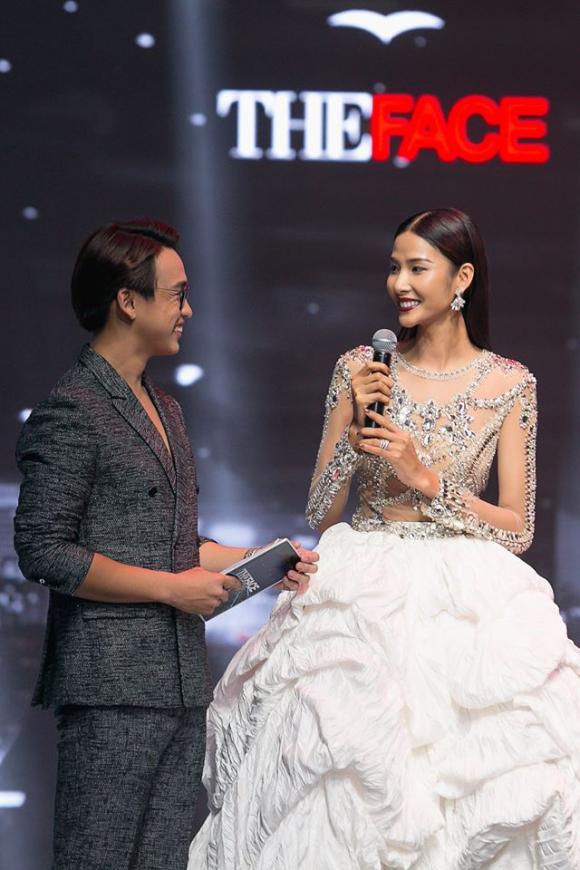 sao việt, hoàng thùy, hoàng thùy the face, hoàng thùy mặc trang phục lạ, hoàng thùy thi hoa hậu,thời trang