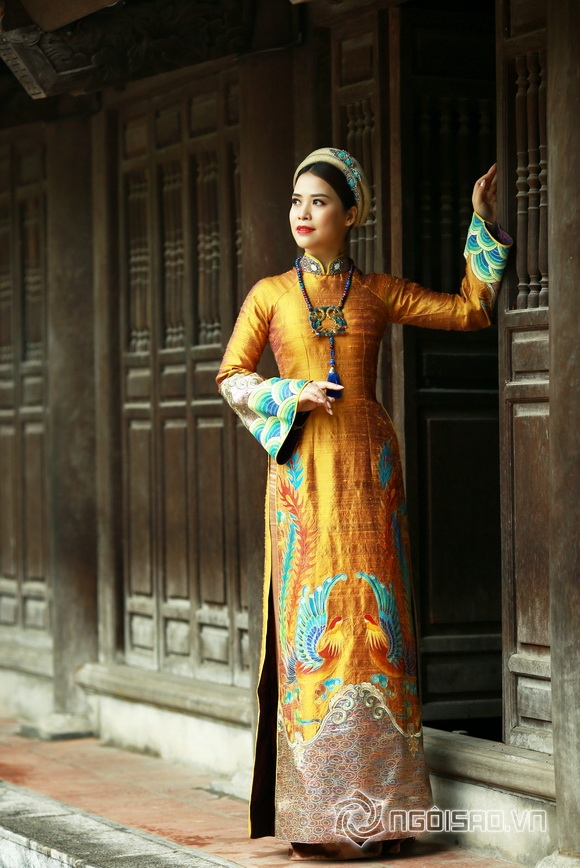 a-hau-y-lan-308-5-ngoisao.vn-w580-h868 0 Á hậu Ý Lan, Nam Phương Hoàng Hậu, sao việt