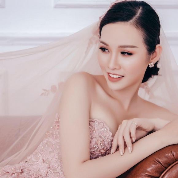 Thanh Trang, Hoa hậu hoàn vũ 2017, sao việt