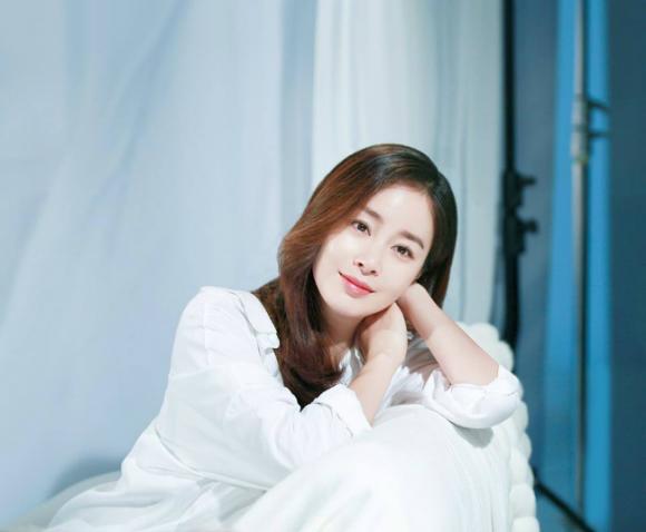 ,nữ diễn viên kim tae hee,Kim Tae Hee xinh đẹp rạng ngời, kim tae hee bầu bí, sao Hàn