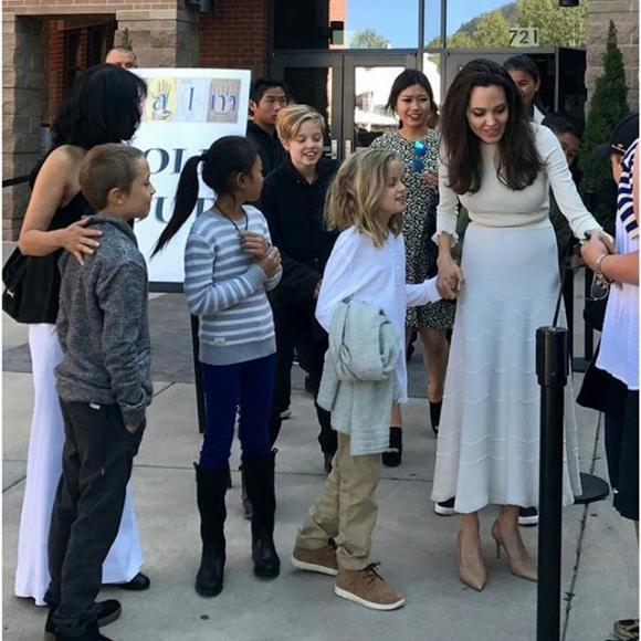 chuyện làng sao,Diễn viên Angelina Jolie,Angelina Jolie tươi trẻ,Angelina Jolie và các con, angelina jolie và 6 con, sao Hollywood
