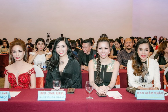 bui-thi-ha-59-1-ngoisao.vn-w580-h387 10 Hoa hậu Bùi Thị Hà, bùi thị hà, Ms Universe Business 2017, sao việt