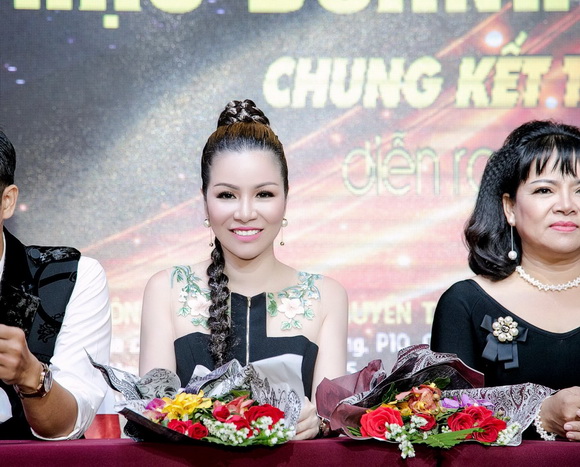 bui-thi-ha-59-10-ngoisao.vn-w580-h467 1 Hoa hậu Bùi Thị Hà, bùi thị hà, Ms Universe Business 2017, sao việt