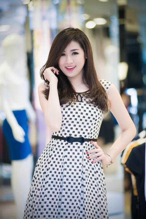 chuyện làng sao,sao Việt,sao thẩm mỹ,Tú Anh,Á hậu Tú Anh,showbiz Việt,phẫu thuật thẩm mỹ