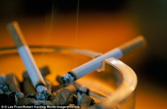 khói nhang, khói thuốc lá, khói hương, khói nhang tỏa ra chứa những chất có thể gây ung thư, khói nhang độc hơn khói thuốc lá
