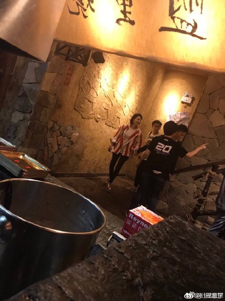 chuyện làng sao,Phạm Băng Băng và Lý Thần tình tứ,Phạm Băng Băng và Lý Thần tay trong tay dạo phố,Phạm Băng Băng hẹn hò Lý Thần,Phạm Băng Băng hẹn hò