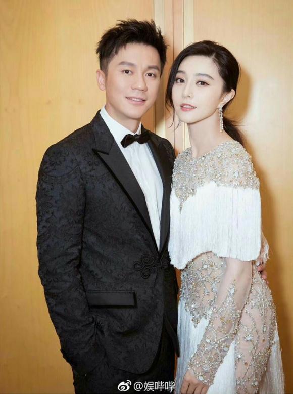 chuyện làng sao,Phạm Băng Băng và Lý Thần tình tứ,Phạm Băng Băng và Lý Thần tay trong tay dạo phố,Phạm Băng Băng hẹn hò Lý Thần,Phạm Băng Băng hẹn hò