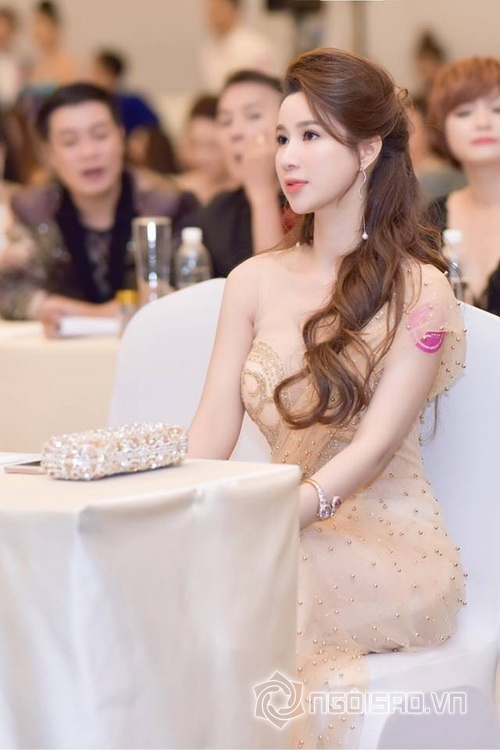 do-vivi-139-11-ngoisao.vn-w500-h750 0 Hotgirl Đỗ Vivi, Nữ hoàng doanh nhân đất Việt 2017, sao việt