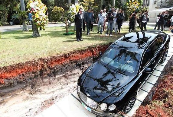 Bỏ đống tiền mua siêu xe Bentley, siêu xe Bentley, đem chôn siêu xe ở sân sau,tin tức,tin trong ngày